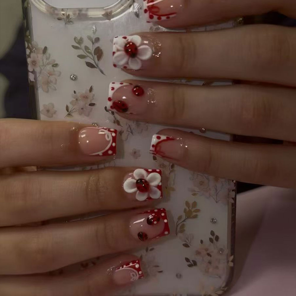24 sztuki w zestawie. Prostoką – Nail Art Press On recenzja i cena
